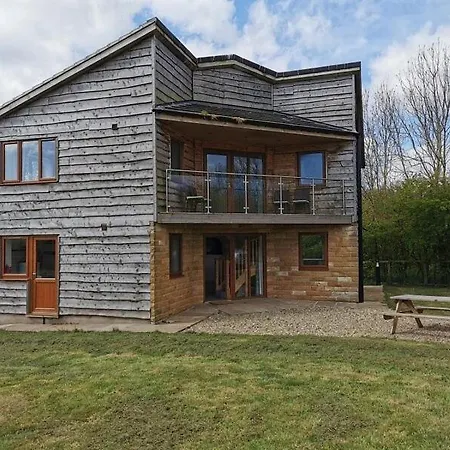 Broomfield's * Ruswarp